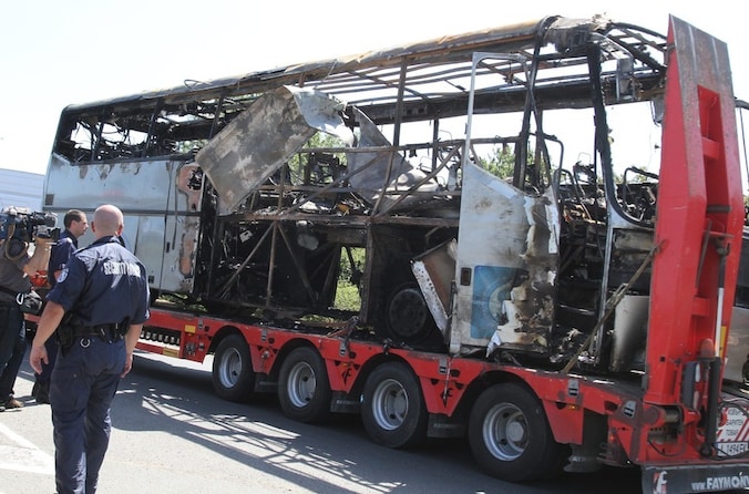 Bij een bomaanslag op een bus met Israëlische toeristen in Bulgarije vielen in juli vorig jaar acht doden.