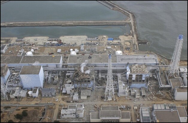 De kerncentrale werd zwaar beschadigd door de tsunami.