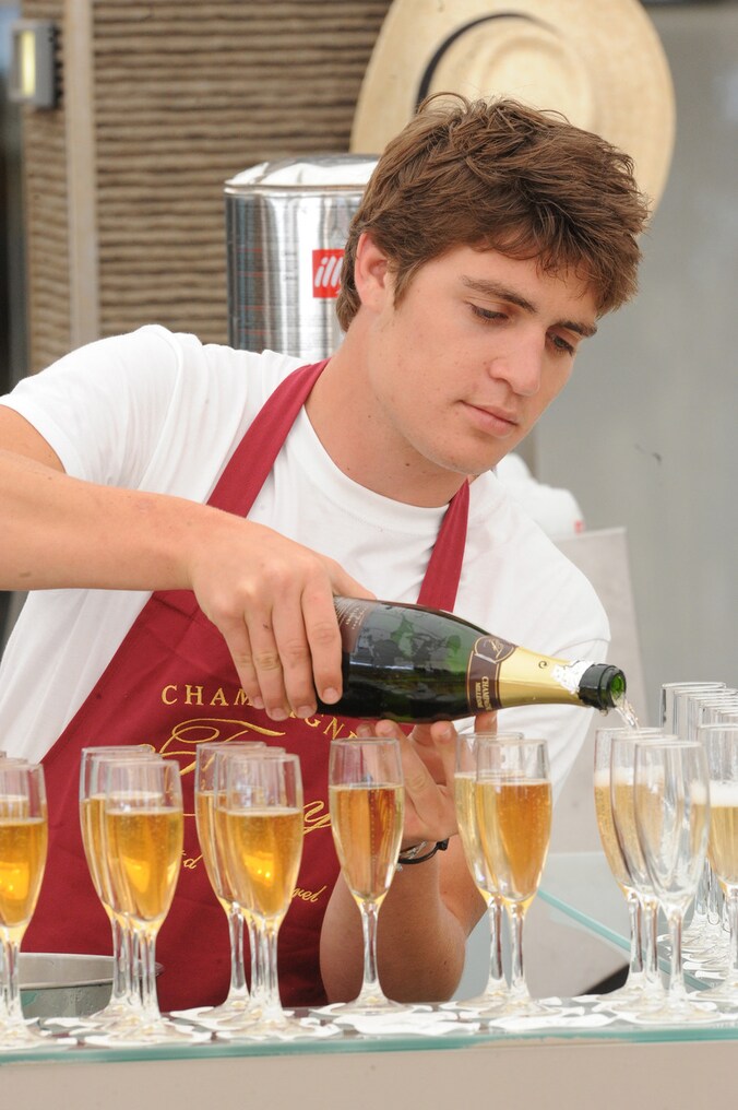Champagne mag enkel en alleen op de enige echte Franse wijn uit de Champagnestreek