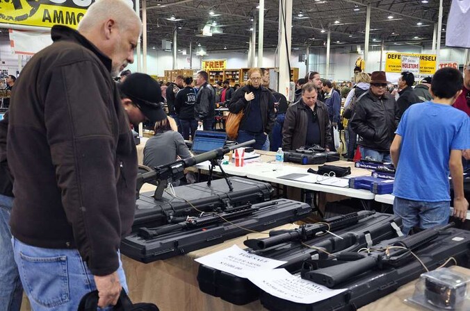 Een wapenbeurs in Chantilly, Virginia, op 30 december.
