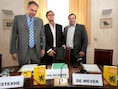 Voormalig MR-senator Alain Destexhe (links), naast uitgever Alain Van Gelderen en N-VA-voorzitter Bart De Wever.