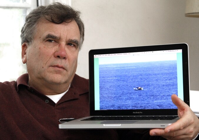 Tourist Jeff Gilligan toont het beeld dat hij nam van de vissers in nood.