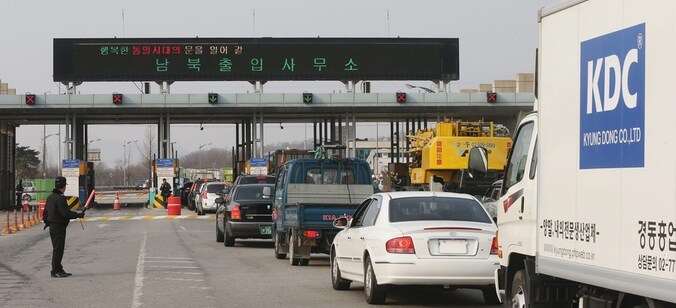 De drukte voor de grensovergang waardoor Zuid-Koreanen het Noord-Koreaanse Kaesong kunnen bereiken, lijdt niet onder de oorlogszuchtige taal van het noorden.