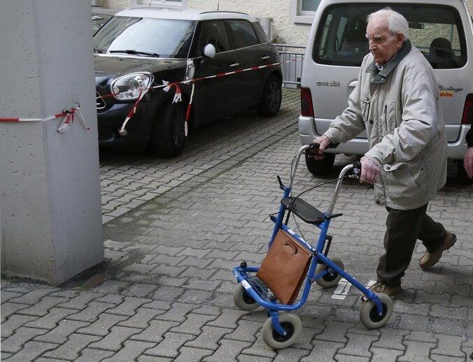 Siert Bruins bij zijn aankomst aan de rechtbank in de stad Hagen.