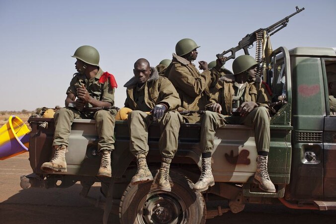 Malinese soldaten op weg naar Gao.