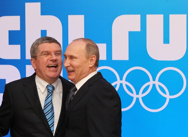 De Russische president Vladimir Poetin in een gezellig momentje met IOC-voorzitter Thomas Bach.