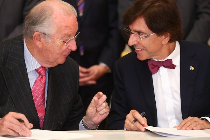 Koning Albert II en Elio Di Rupo ondertekenden vandaag het eerste luik van de vijfde staatshervorming.