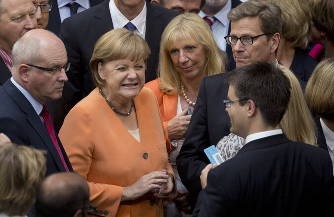 Merkel -alweer in het oranje- kon op een ruime meerderheid rekenen.