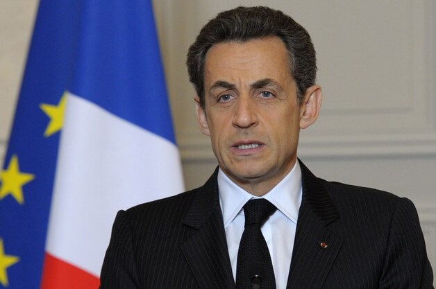 Nicolas Sarkozy schort zijn campagne enkele dagen op.