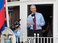 Julian Assange tijdens een toespraak op het balkon van de Ecuadoraanse ambassade te Londen.