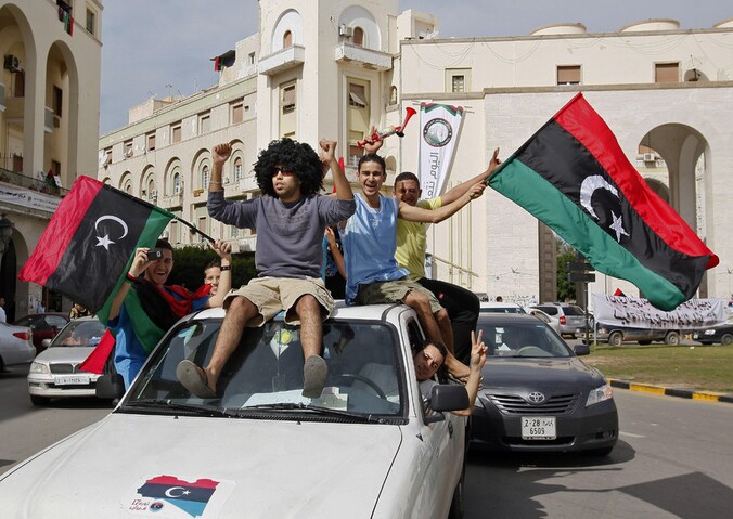 Libiërs vieren de dood van Kadhafi in Tripoli.