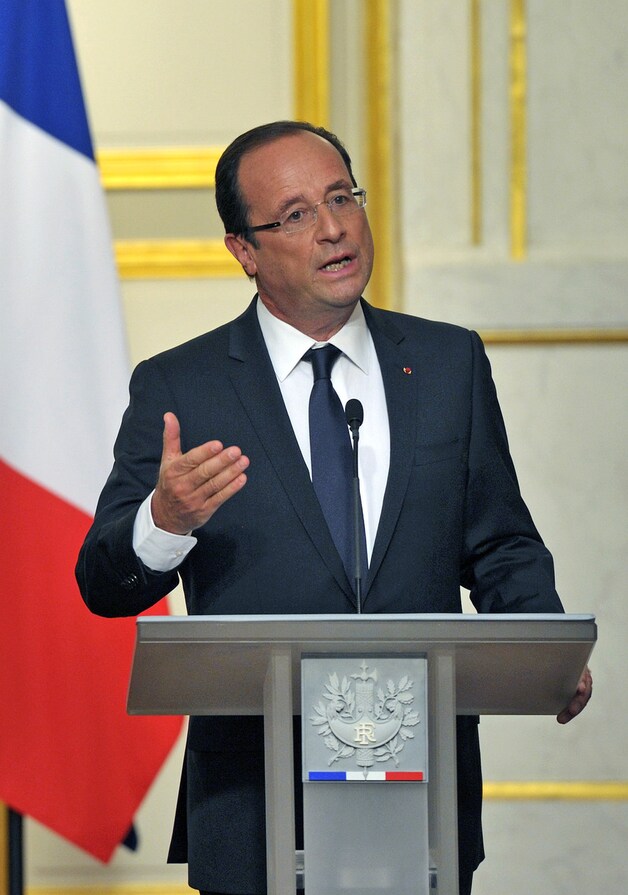 François Hollande sluit een gewapende interventie onder VN-mandaat niet uit.