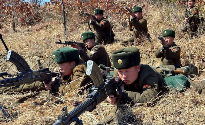 Noord-Koreaanse soldaten houden oefeningen op een geheime locatie.
