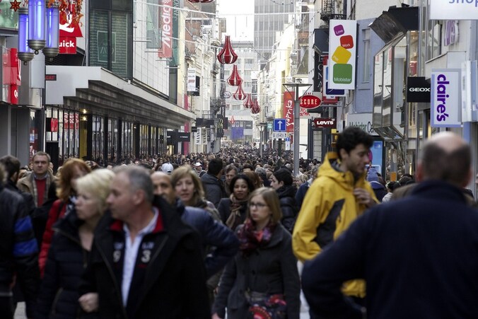 De Nieuwstraat in Brussel op de eerste dag van de solden.