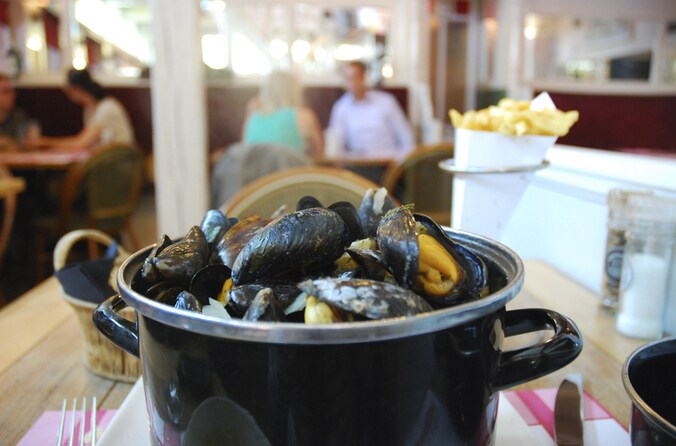 Mosselen met frieten, een typisch Belgisch gerecht.