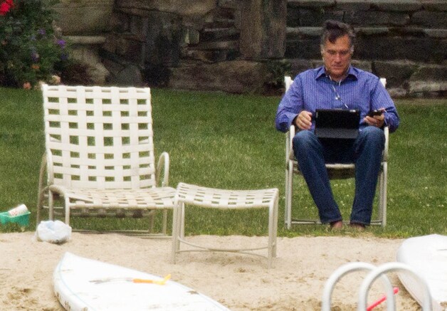 Mitt Romney bij zijn vakantiehuis aan Lake Winnipesaukee.