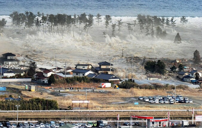 Een foto van de tsunami die Natori overspoelde op 11 maart 2011.