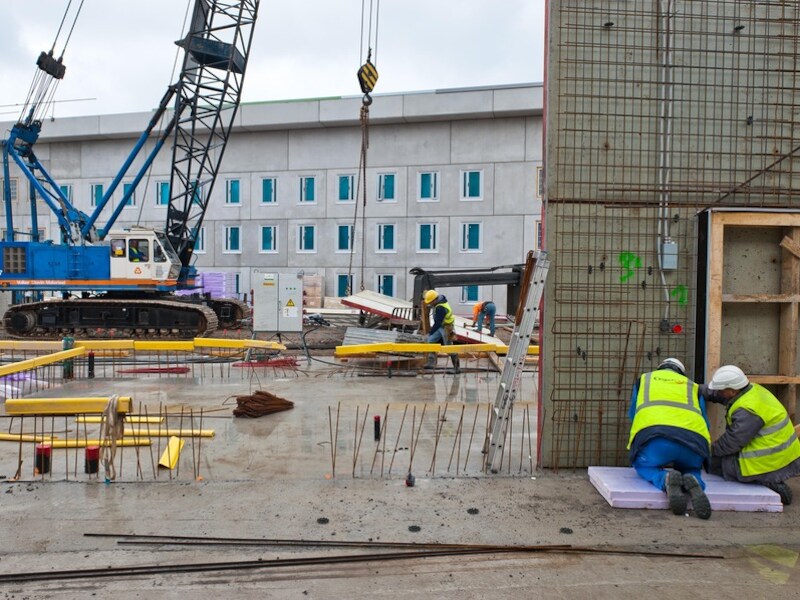 Onder andere in Beveren wordt naarstig gewerkt aan een nieuwe gevangenis.