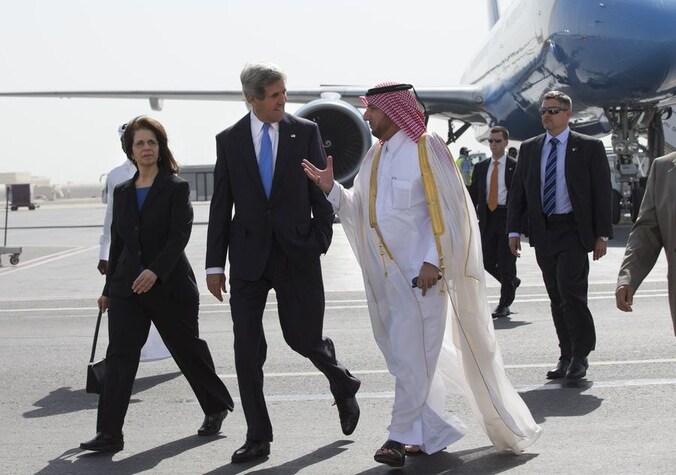De speciale gezant van de VS voor Afghanistan en Pakistan, James Dobbins, moet deelnemen aan gesprekken met de Amerikaanse minister van Buitenlandse Zaken, John Kerry (te zien op deze foto), en Qatarese functionarissen.