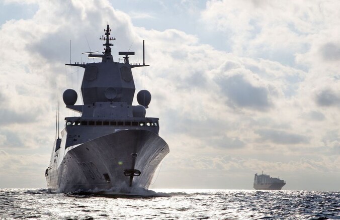 Het Noorse fregat Helge Ingstad vaart vandaag opnieuw van Cyprus naar Syrië.