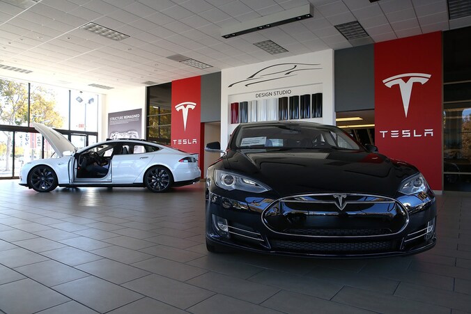 Twee Tesla Model S auto's.