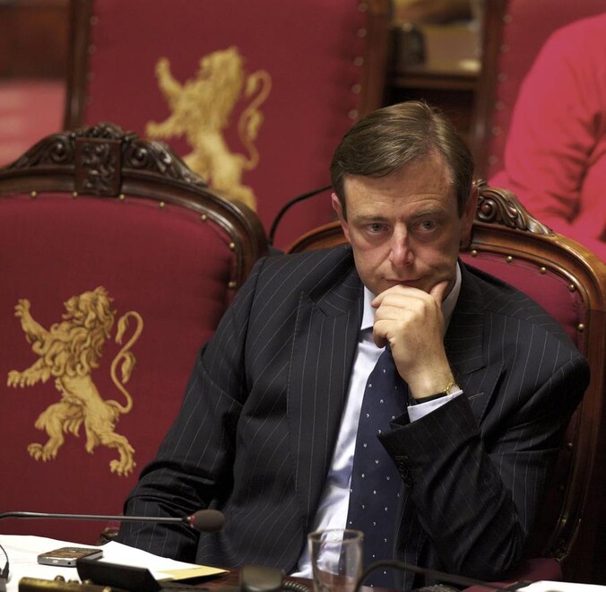 Onder meer Bart De Wever stelde zich vragen bij het loonverschil voor de gemeenschapssenatoren.