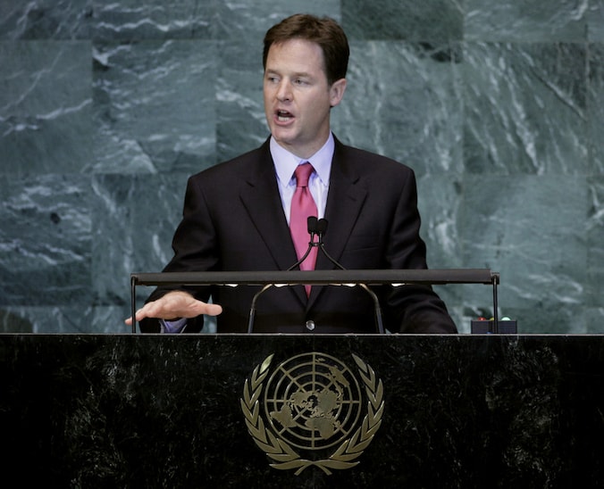 Volgens Clegg willen mensen een antwoord op zeer ernstige beschuldigingen.