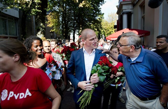 In een week tijd steeg de PvdA van lijsttrekker Diederik Samsom 9 zetels in deze peiling.