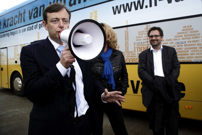 N-VA-voorzitter De Wever op campagne voor de gemeenteraadsverkiezingen van oktober.