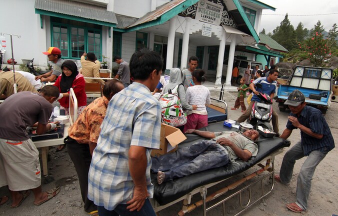 Slachtoffers van de aardbeving in Indonesië.