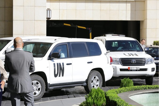 De auto's van de wapenexperts bij hun hotel in Damascus.