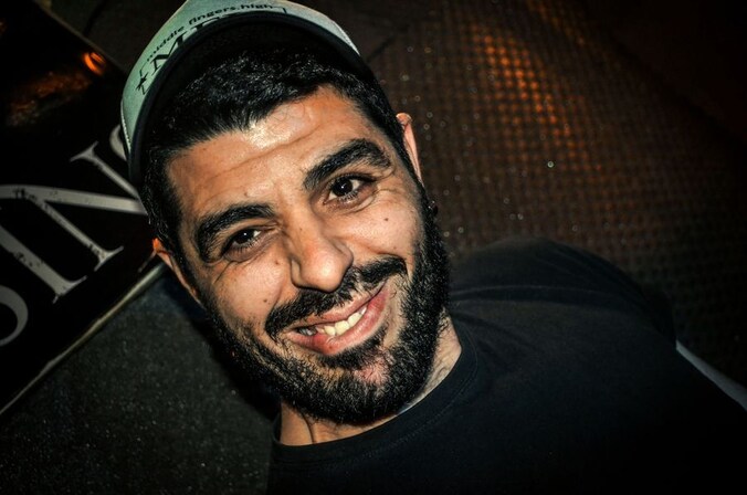 Op 18 september werd de 34-jarige rapper Pavlos Fyssas in een buitenwijk van Piraeus doodgestoken door een 45-jarige vrachtwagenchauffeur die verklaarde aanhanger te zijn van Gouden Dageraad.