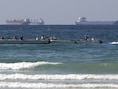 Vissers kijken voor de kust van Ras al Khaimah in de Verenigde Arabische Emiraten naar voorbijvarende olietankers. Meer zuidelijk in de Perzische Golf ligt de Straat van Hormuz. Het Iraans regime dreigt er nog steeds mee om die zeestraat af te sluiten.