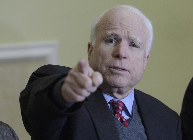 Ook de Amerikaanse senator John McCain is van de partij.