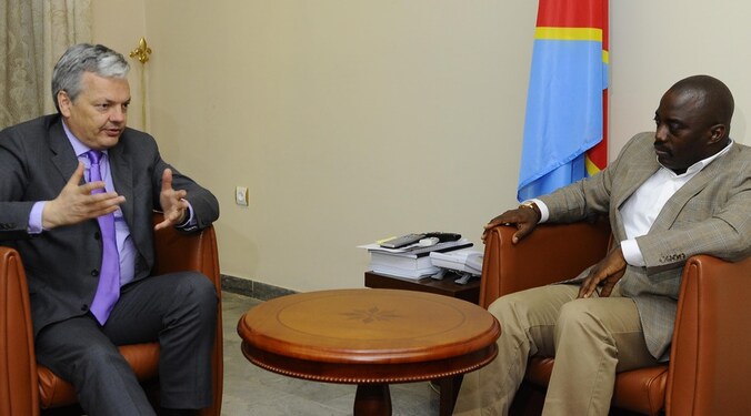 Didier Reynders tijdens zijn bezoek aan president Joseph Kabila.