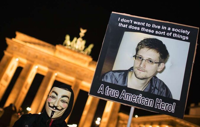 Een supporter van klokkenluider Edward Snowden.