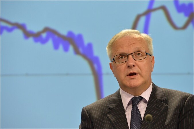 Eurocommissaris Olli Rehn wees erop dat het Griekse parlement de begroting voor volgend jaar nog moet goedkeuren.