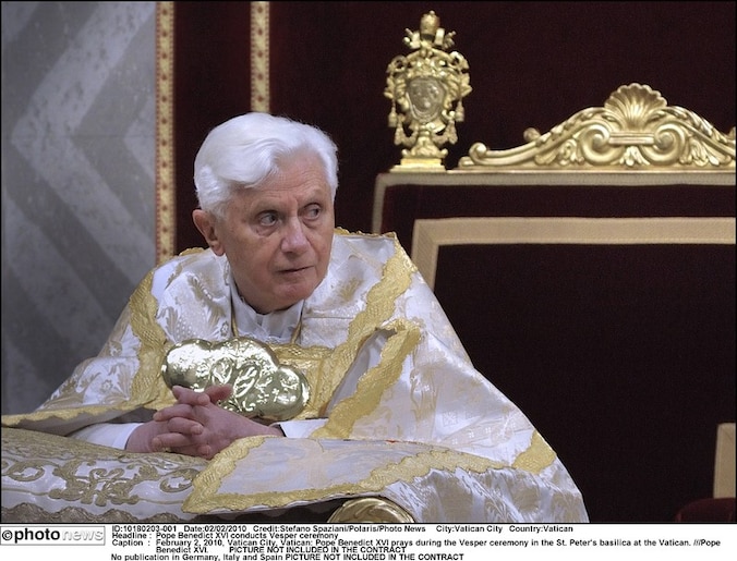 Paus Benedictus XVI bespreekt binnenkort de schandalen in de Ierse Kerk.