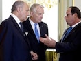 De Franse president Hollande (r.) met zijn minister van Buitenlandse Zaken Fabius (l.) en premier Ayrault (m,).