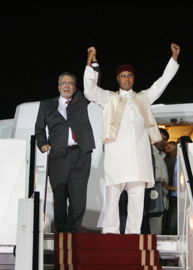 Abdelbaset al-Megrahi werd in 2009 vrijgelaten. De zoon van Khadafi kwam hem op de luchthaven persoonlijk verwelkomen.