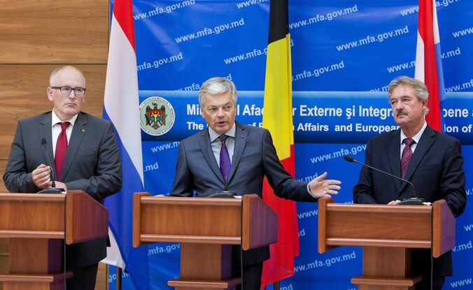 De ministers van Buitenlandse Zaken Frans Timmermans uit Nederland (L), Didier Reynders uit België (C) en Jean Asselborn van Luxemburg