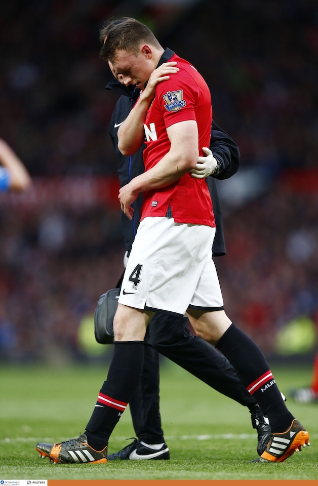 Phil Jones' schouderblessure is niet zo erg als gevreesd