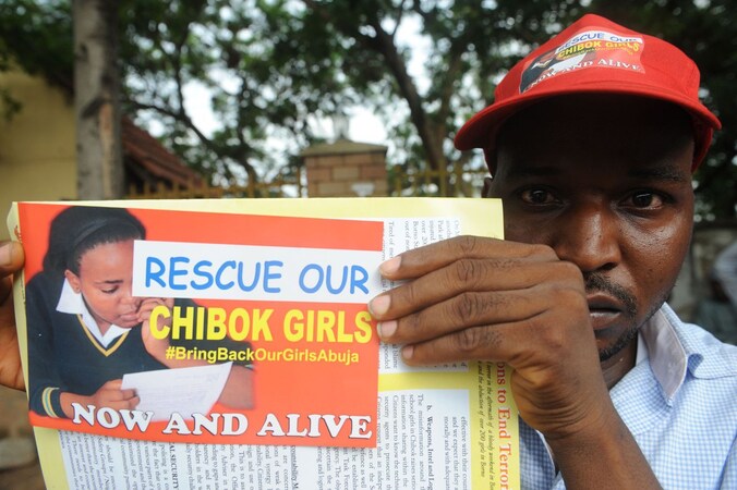 In Nigeria worden flyers uitgedeeld om de terugkeer van de ontvoerde meisjes te bespoedigen.