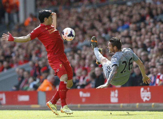 Luis Suarez (links)