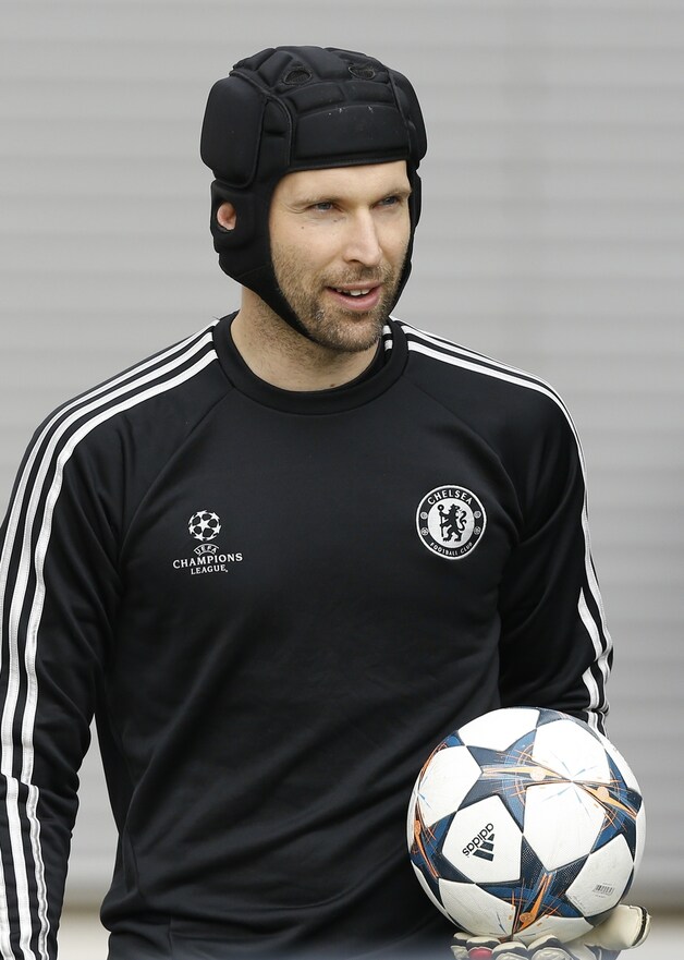 Petr Cech is out met een schouderblessure. Is zijn rijk bij Chelsea uit?