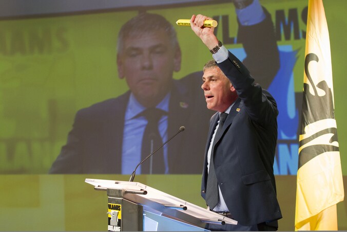 Filip Dewinter wilt u virtueel criminelen en moslimterroristen in elkaar zien slaan.