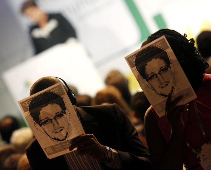 Betogers met Snowdenmasker pleiten voor meer privacybescherming.
