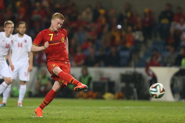 Kevin De Bruyne maakt er vanop de strafschopstip de 5-1 van.