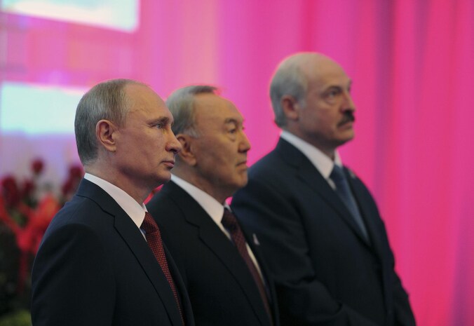 Van links naar rechts: Vladimir Poetin, Nursultan Nazarbayev en Alexander Lukashenko.