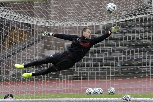Simon Mignolet vervangt hoogstwaarschijnlijk Sammy Bossut in het doel.